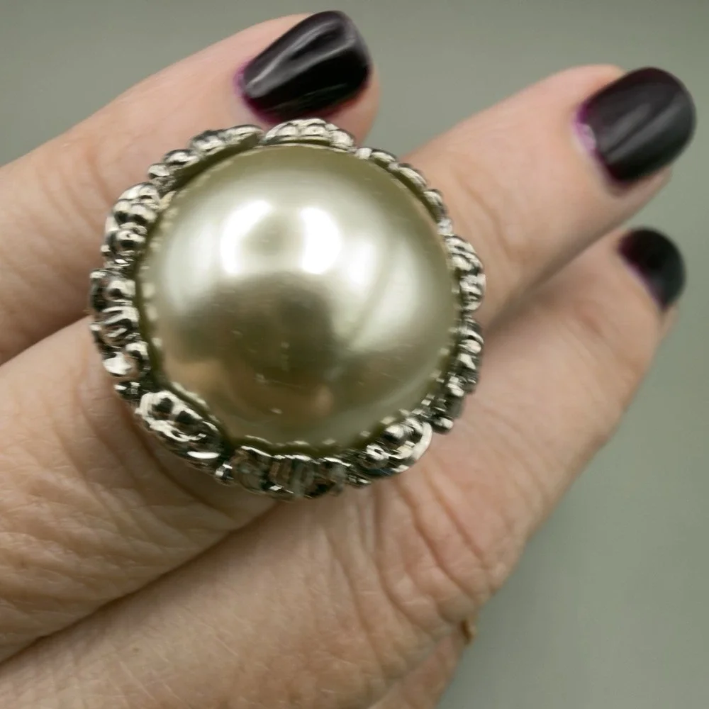 Ann Taylor Faux Pearl Statement Ring Silver Tone Large Dome Cocktail Style 6 VTG